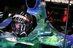 Barrichello apresenta seu novo capacete