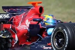 Sebastien Bourdais bate e destrói o STR3