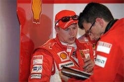Raikkonen feliz por voltar à pole