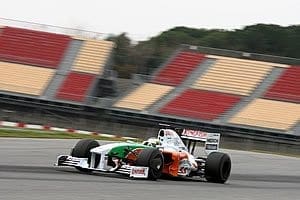 Giancarlo Fisichella se junta à ação em Barcelona