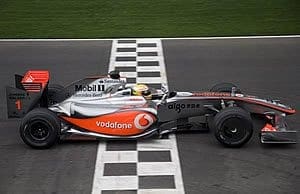 Lewis Hamilton testa modificações aerodinâmicas do MP4-24