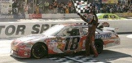 Kyle Busch destrói rivais em Bristol