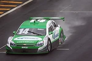 Burti larga da 5ª posição na etapa de abertura