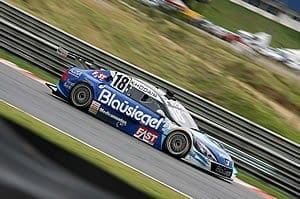 Khodair perde capô, cai para último mas termina na 8ª posição