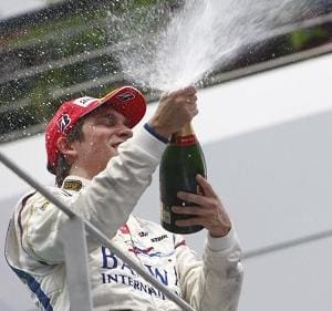 Vitaly Petrov vence a segunda prova debaixo de chuva