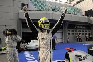 Vitória é a terceira de Button na carreira