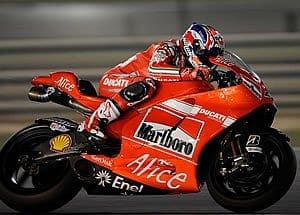 Casey Stoner começa o fim de semana na frente no Qatar