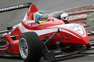 Victor Corrêa larga em terceiro na classe National em Oulton Park