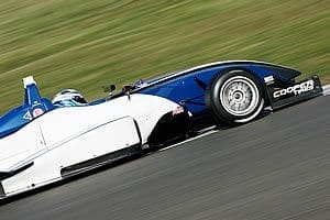 Gabriel Dias estréia com pole na National Class