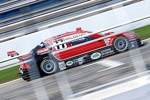 Valdeno mantém ritmo e larga na pole em Curitiba