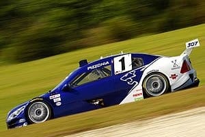 Antonio Pizzonia larga da quarta fila em Curitiba