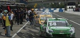 Burti faz corrida de recuperação e garante ponto