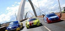 Máquinas desfilam pelas avenidas de Brasília