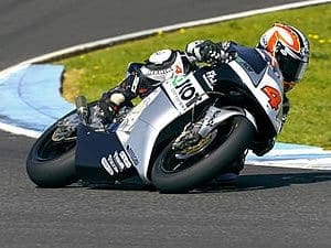 Aoyama nega vitória a Bautista de forma soberba