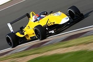 Buzaid faz melhor estréia na Inglaterra desde Nelsinho Piquet