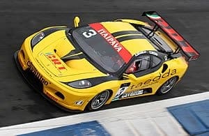 Líderes do campeonato começam na frente