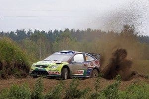 SS5: Jari-Matti Latvala vai a caça de Mikko Hirvonen