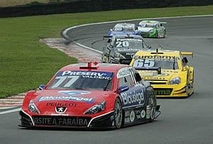 Pit-stop tira Valdeno da zona de pontos em Interlagos