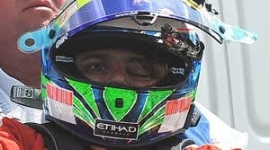 Emissora finlandesa clica Massa com capacete destruído