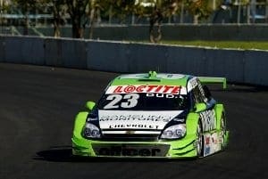 Duda Pamplona larga em sexto nas ruas de Salvador