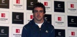 O piloto e “bartender” Alonso torce por Barrichello