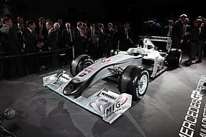 Mercedes GP apresenta as cores do seus carros para 2010