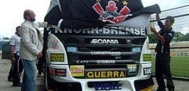 Corinthians apresenta caminhão de Roberval Andrade