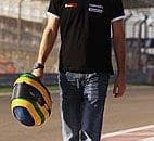 Bruno Senna ouve motor do carro da HRT pela primeira vez