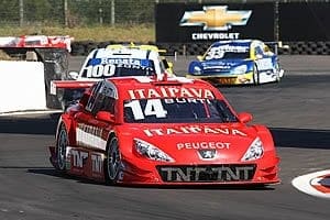 Burti ganha dezesseis posições e termina em sétimo no Velopark