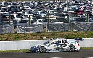 Em corrida maluca, Kaesemodel sobrevive