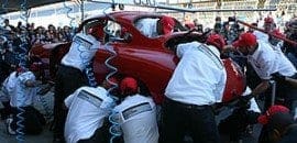 11 minutos bastaram para desmontar um Porsche 356 em Interlagos
