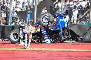 Bruno Junqueira e Diumar Bueno protagonizam acidente espetacular
