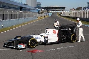 <b>Sauber desvela C31 com bico à Ferrari e traseira diferente</b>