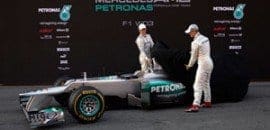 <b>Mercedes enfim apresenta W03 de bico retrô</b>