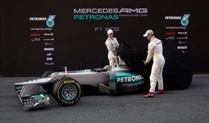 <b>Mercedes enfim apresenta W03 de bico retrô</b>