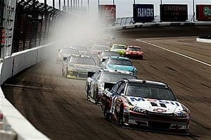 Tony Stewart ultrapassa Jimmie Johnson e vence em Las Vegas