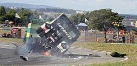 Piquet sofre acidente espetacular na etapa de Goiânia