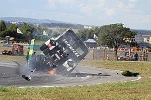 Piquet sofre acidente espetacular na etapa de Goiânia