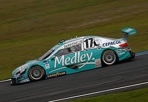 Rubens Barrichello completa prova na sua estréia