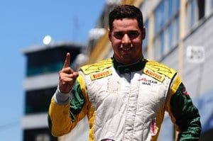 Guimarães é pole em Londrina