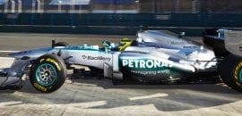 Mercedes apresenta o novo W04