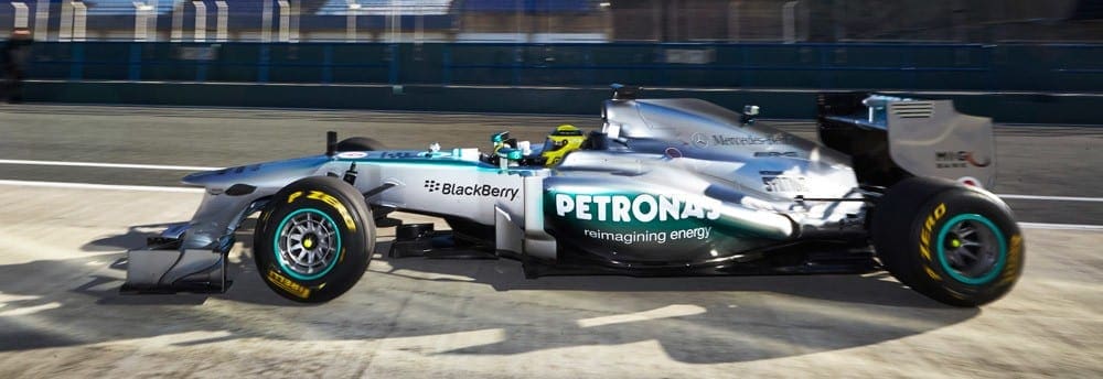 Mercedes apresenta o novo W04