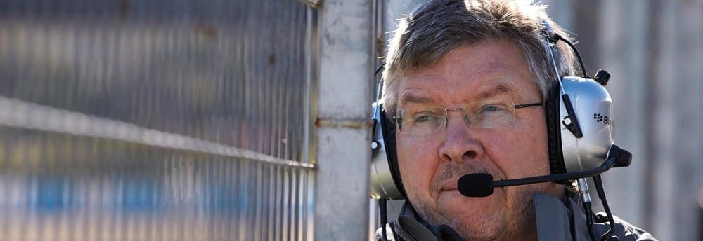 Mercedes enfrenta problemas e abandona primeiro dia de testes prematuramente