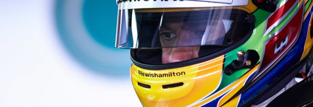 Hamilton bate na estreia com a Mercedes