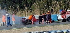 Carro da Ferrari pega fogo em segunda volta de Pedro de la Rosa