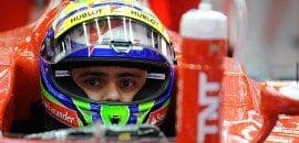 Nas ruas do Rio de Janeiro, Felipe Massa acelera carro da Ferrari