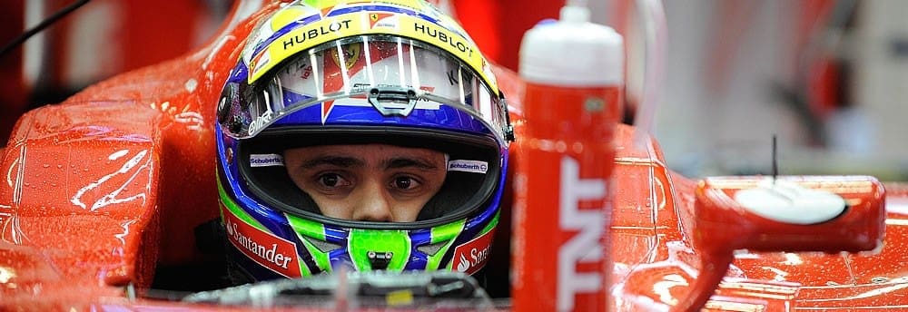Nas ruas do Rio de Janeiro, Felipe Massa acelera carro da Ferrari