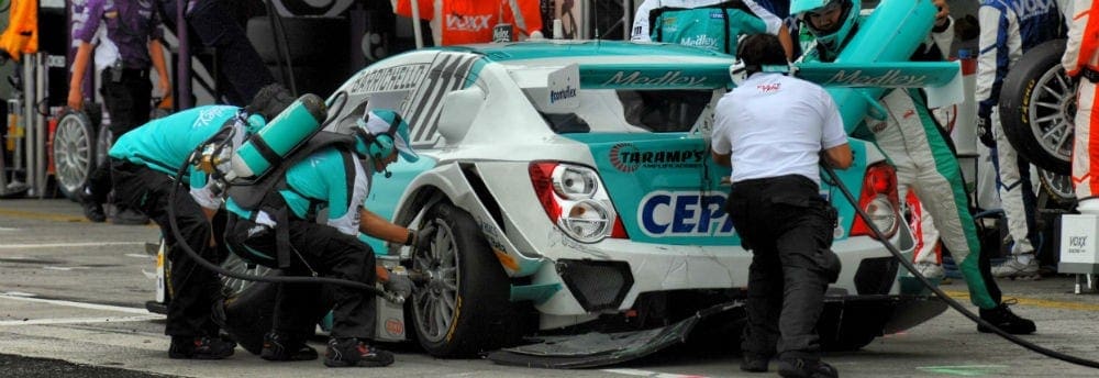 Apesar de problemas, Barrichello celebra pontos