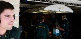 Pilotando em treino livre, Alexander Rossi estreará na Caterham no Bahrain