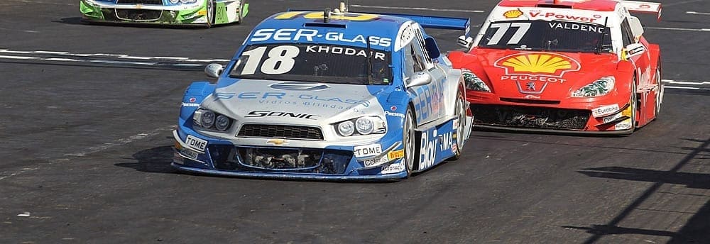 Khodair sofre com pneus e alcança oitava posição